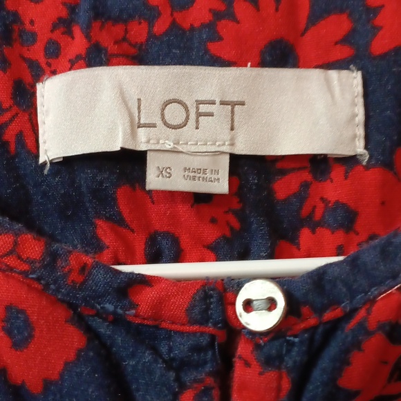 LOFT Vibrant Red and Navy Blue Floral Top, Floral Summer Blouse Ladies Size XS - Picture 4 of 5
